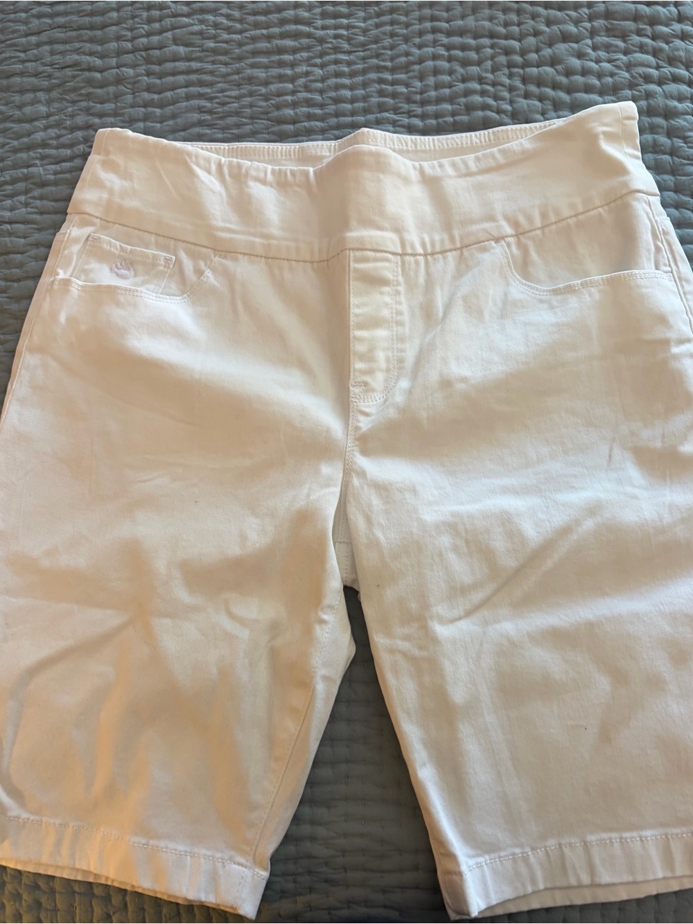 Gloria Vanderbilt White Women’s Shorts